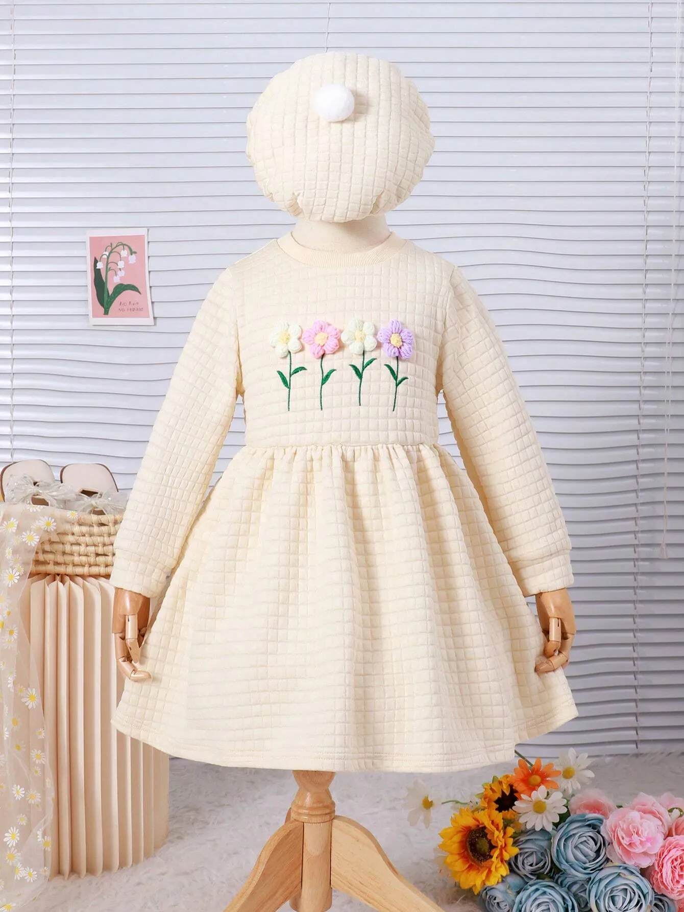 2pcs Girls Plaid Textured Crew Neck Long Sleeve Dress With Floral Decor   Hat, Casual & Cute Set