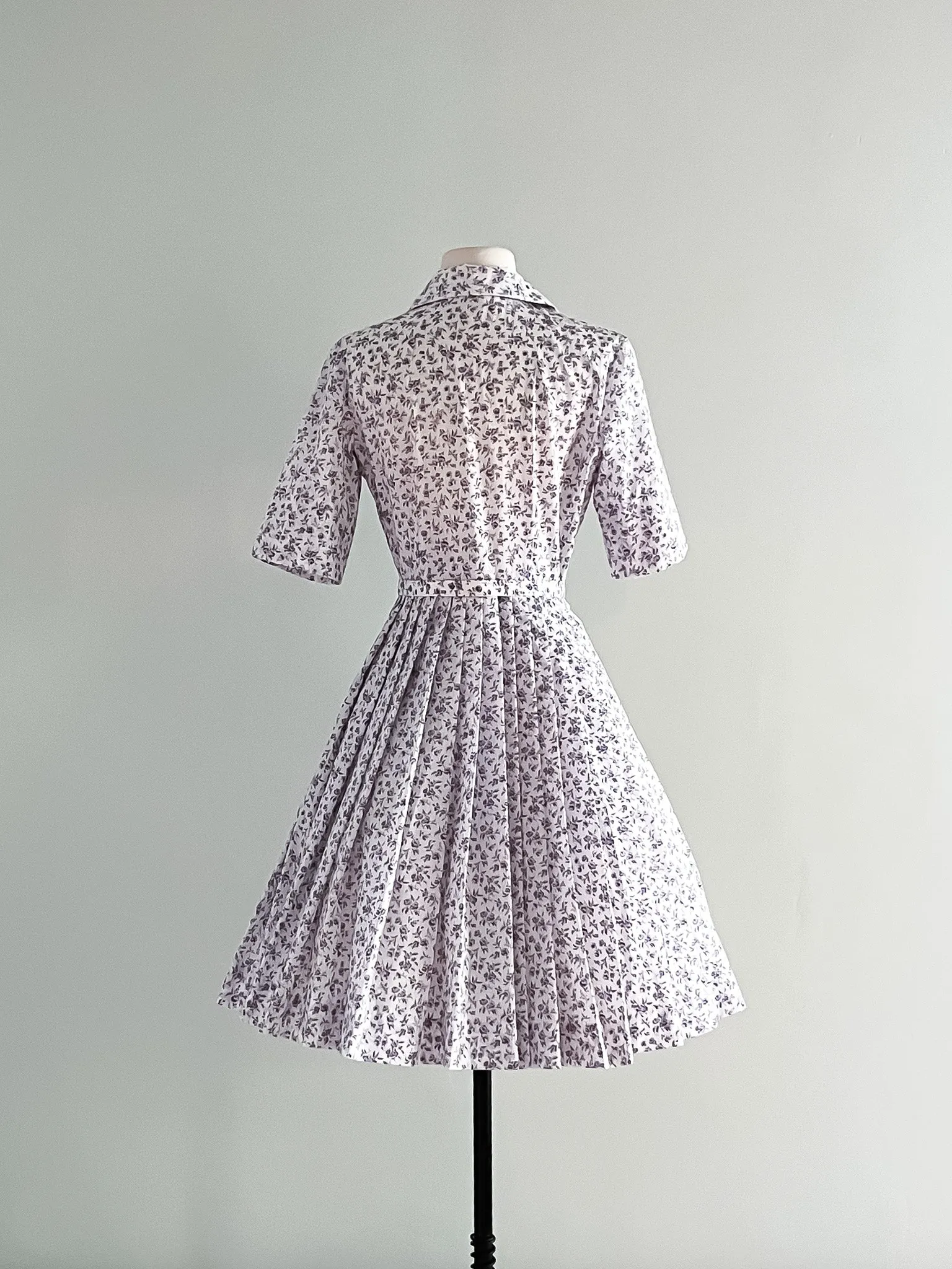 Adorable Early 1960's Violet Rose Printed Shirt Dress  / Sz S