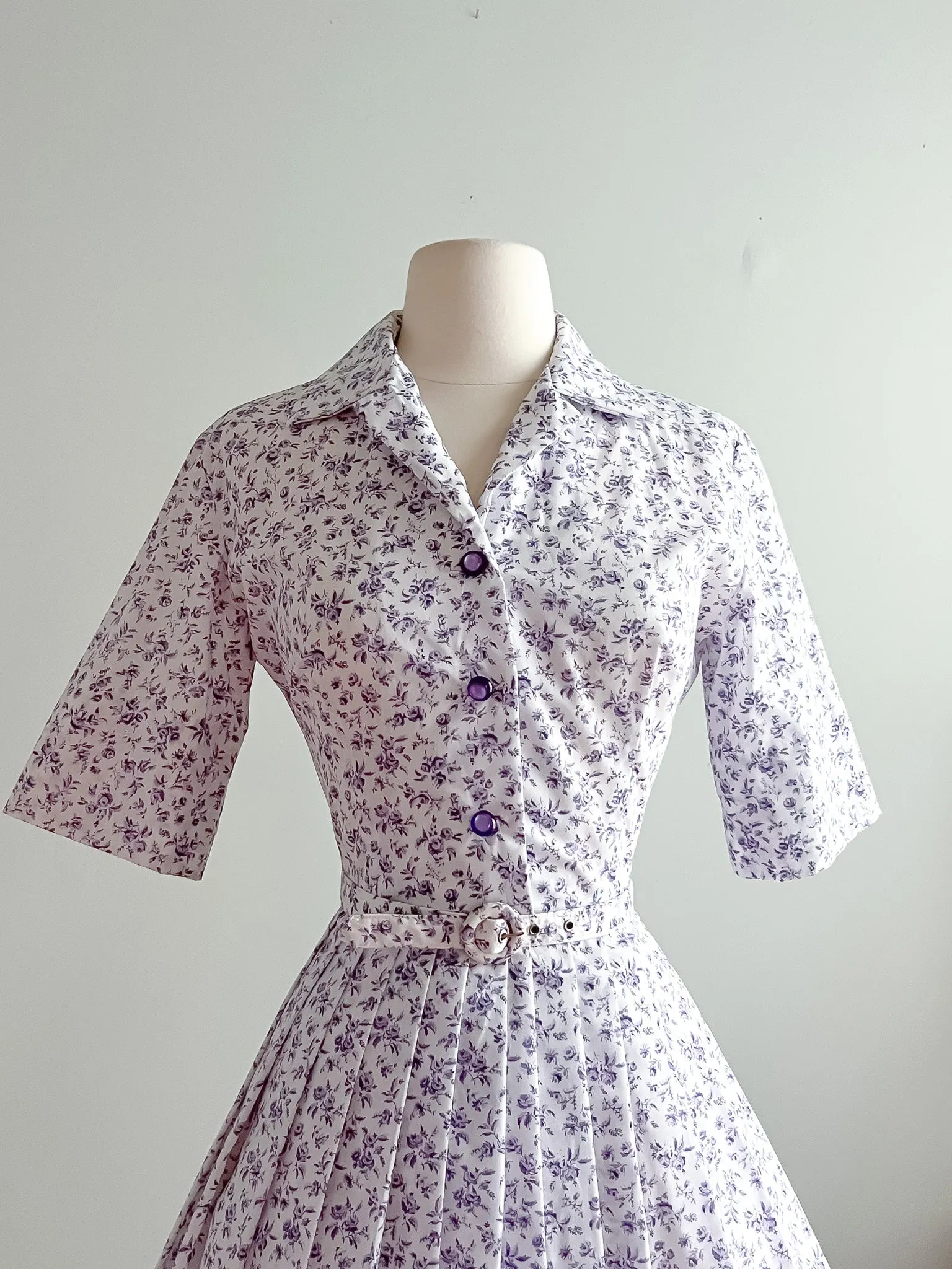 Adorable Early 1960's Violet Rose Printed Shirt Dress  / Sz S