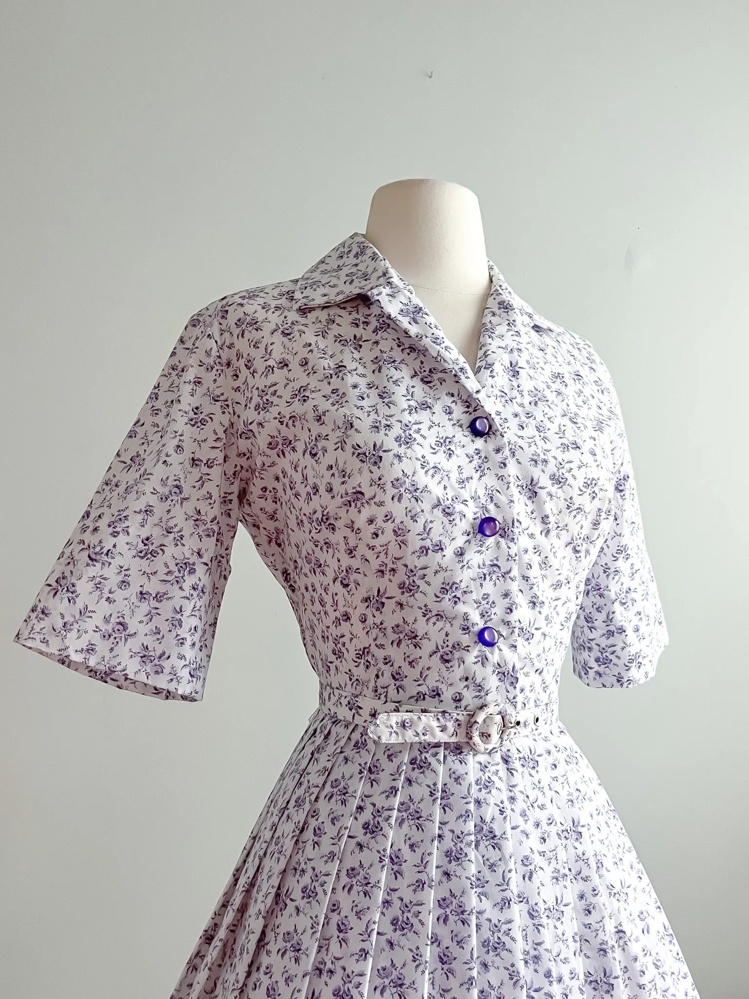 Adorable Early 1960's Violet Rose Printed Shirt Dress  / Sz S