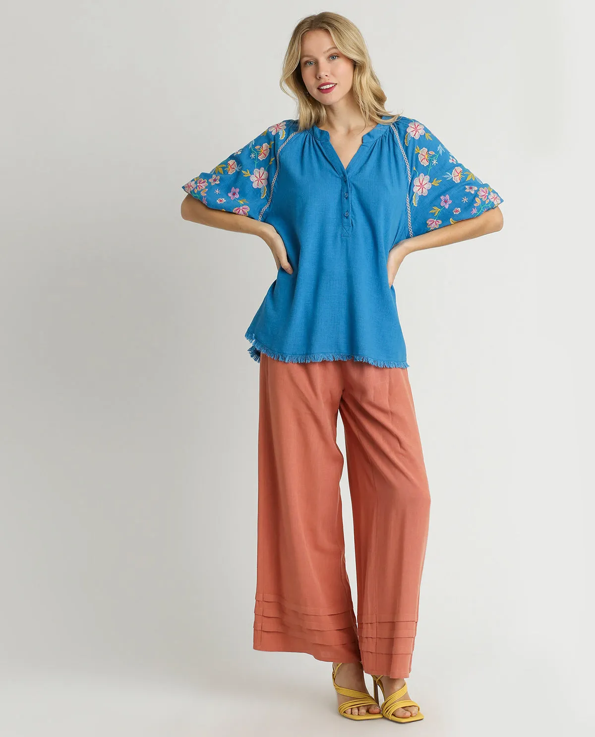 Mid Button-Down Embroidery Sleeve Top