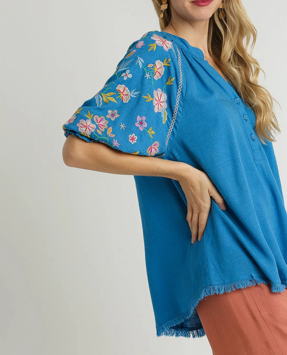 Mid Button-Down Embroidery Sleeve Top