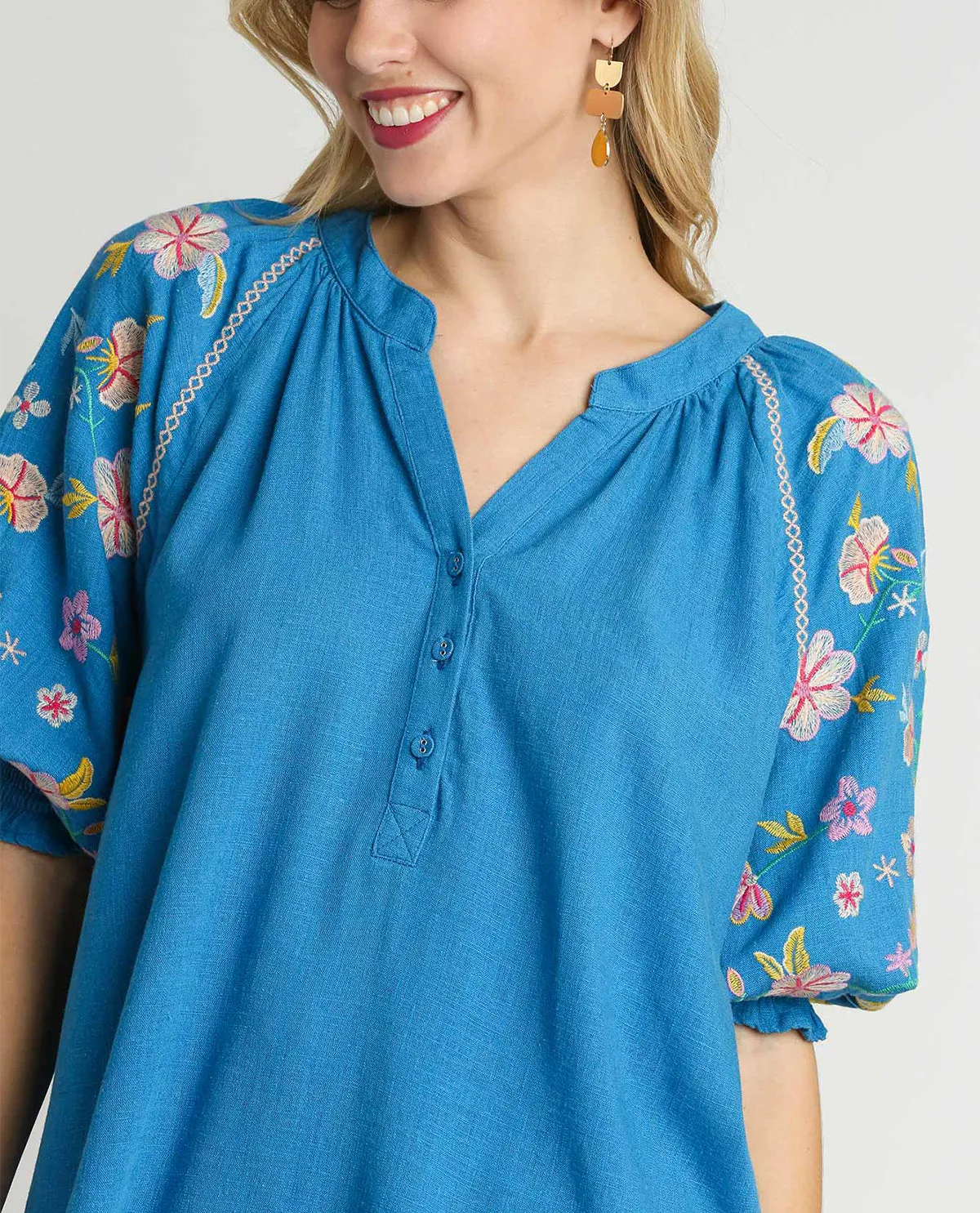 Mid Button-Down Embroidery Sleeve Top