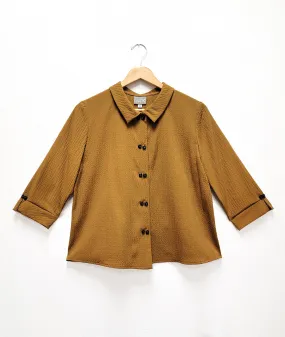 Niche - Seersucker - Twinbutton Top - Dijon Niche - Seersucker - Twinbutton Top - Dijon